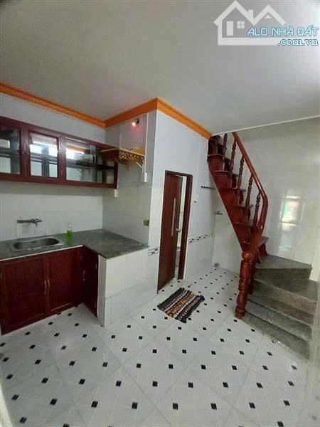 Gần mặt tiền Mã Lò - cáchTên Lửa 5