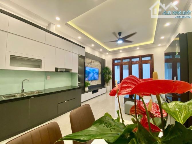 BÁN NHÀ ĐÀM QUANG TRUNG - LONG BIÊN - THANG MÁY - FUL NỘI THẤT - 48M X 6 TẦNG - MT 4.5M - 3