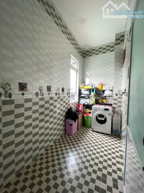 Chủ ngộp cần bán gấp nhà 106m2 Kim Đồng p6 Hẻm Xe Hơi Chỉ 5ty250 - 3
