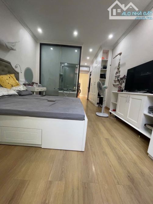 PHÂN LÔ NGHĨA ĐÔ CẦU GIẤY - NHÀ ĐẸP GẦN PHỐ - HAI THOÁNG - Ô TÔ - 41M2, 5 TẦNG - 3