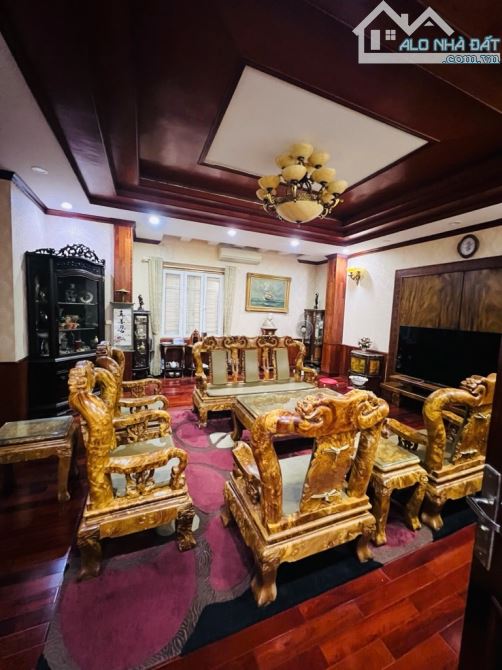 Bán liền kề Làng Việt Kiều Châu Âu 77m2 - 17.8 tỷ kinh doanh đỉnh - ô tô tải vào trong nhà - 3