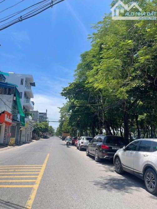 Nhà phố Hoàng Quốc Việt ngõ ô tô thông mặt tiền 8m - 3
