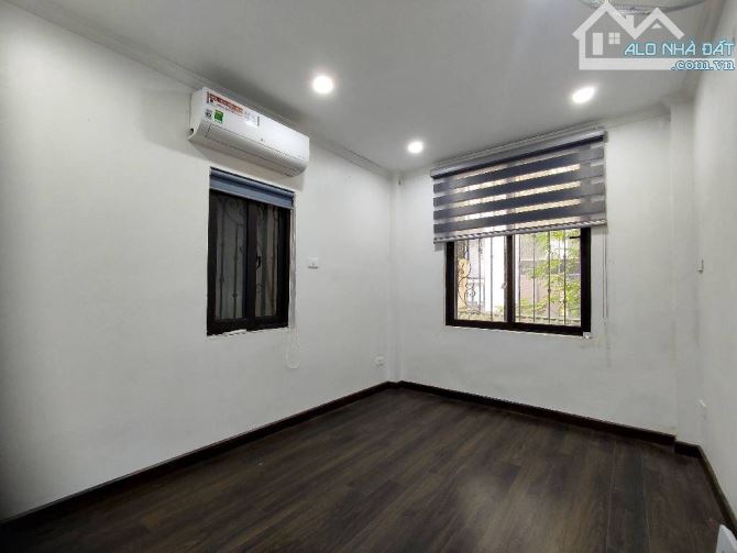 - Bán nhà Trần Cung, 10m ô tô, sát phố, nội thất xịn sò, 43m2, 9.5 tỷ. - 3