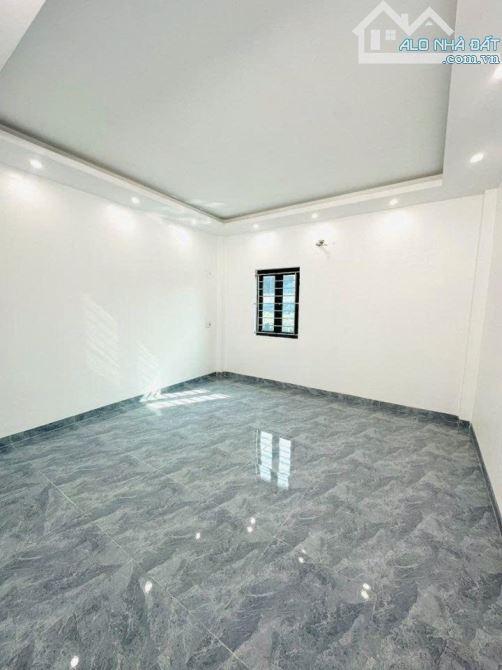 Nhà Hoàng Quốc Việt mặt ngõ ô tô thông - mặt tiền 8m - 3