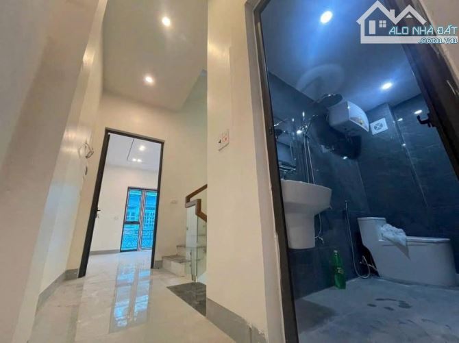 Nhà phố Hoàng Quốc Việt ngõ ô tô thông - mặt tiền 8m - 3