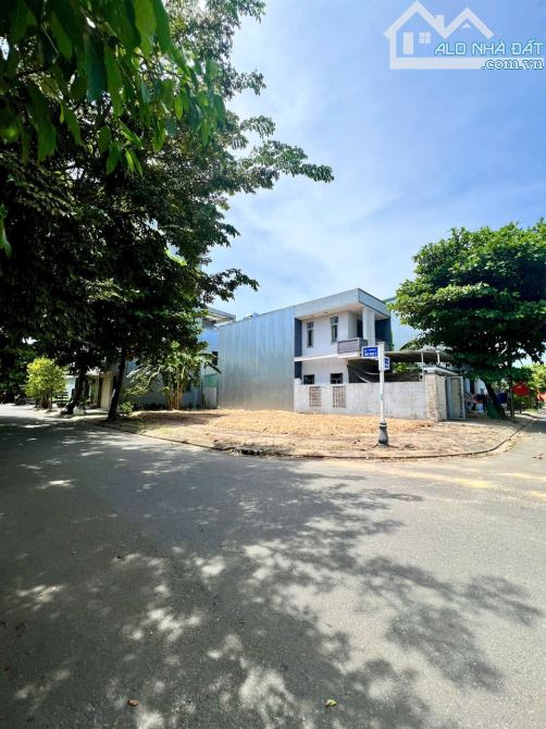 Đất 2 mặt tiền Bàu Mạc 5 & 6 Cách biển 500m. S= 177m2 ( 8x21.5) Giá: 10.7 tỷ - 3