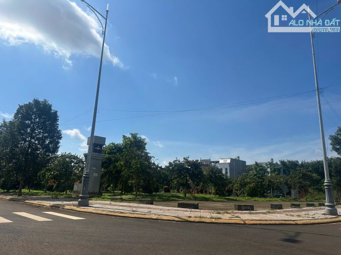 Lô góc đối lưng shophouse, đối diện công viên, gần ngay cổng chào, đường 18,5m KĐT Ân phú - 3