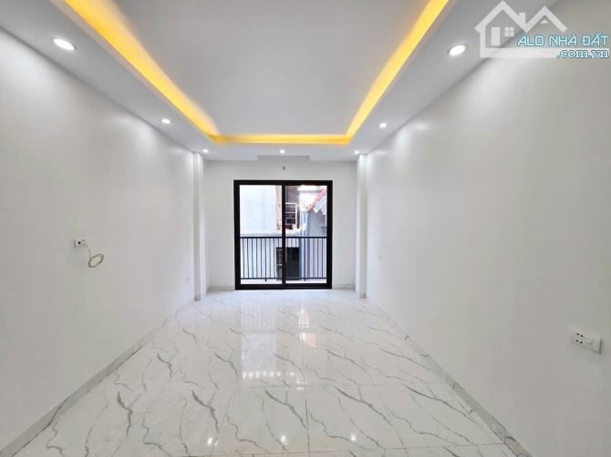 BÁN NHÀ PHỐ NGUYÊN XÁ - 30M,5 TẦNG, 3.5M MẶT TIỀN - 6 TỶ - XÂY MỚI HIỆN ĐẠI - VF3 ĐỖ CỬA - 3