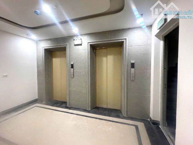 BÁN GẤP TÒA NHÀ VĂN PHÒNG VIP HAI BÀ TRƯNG - 398 M2- MT -12 M -8 T - 2 T MÁY - 2 T HẦM - 3