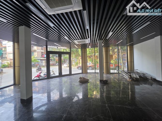 Biệt thự lô góc đẹp. Diện tích 330m2, mặt tiền 20m, 05 tầng, hệ thống điều hoà, thang m - 3