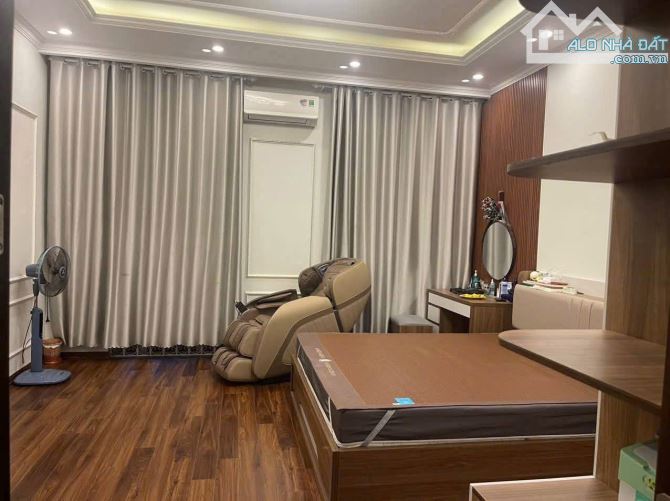 Bán nhà phân lô, vỉa hè Văn Quán 50m2 5 tầng, gần hồ Văn quán. Giá 13,7 tỷ - 3