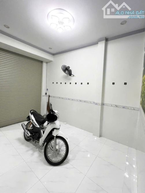 BÁN NHÀ 1 TRỆT 1 LẦU (DT: 50M2) SỔ RIÊNG THỔ CƯ 100% ĐƯỜNG OTO P. HOÁ AN. GIÁ CHỈ 2,1 TỶ - 3