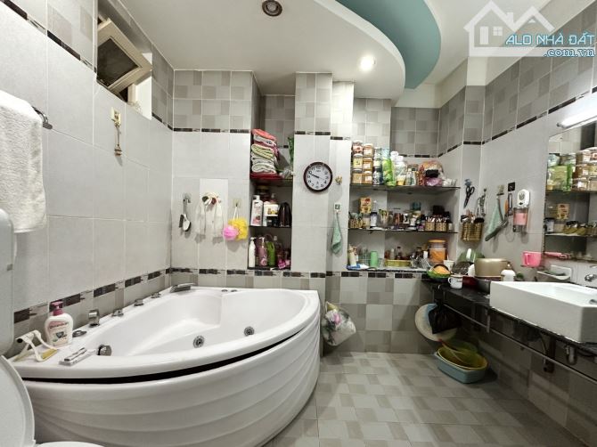Bán nhà Phú Nhuận - hẻm ô tô 5m - 120m2 - 5 tầng - kinh doanh - 3