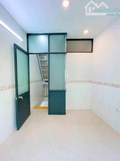 Nhà 3 tầng , 18m2 , Hẻm 3m , Tôn Thất Thuyết Quạnb4. - 3