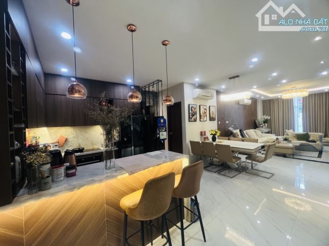 Bán nhà Phú Nhuận - nội thất Châu Âu - 77m2 - xe hơi - ngang 6.2 - 3