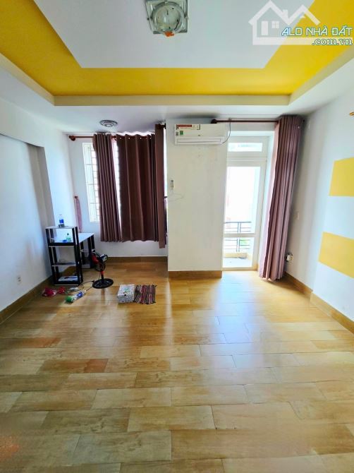 NHÀ 3 TẦNG 56M2 - NGANG 4.4M HOÀN CÔNG ĐỦ - ĐƯỜNG Ô TÔ GẦN NGUYỄN DUY TRINH - CHỈ 7.4 TỶ - 3