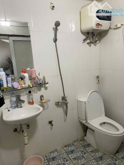Cho thuê nhà ngõ Thịnh Quang, Đống Đa, diện tích 30m2 x 3 tầng, giá 8.5tr - 3