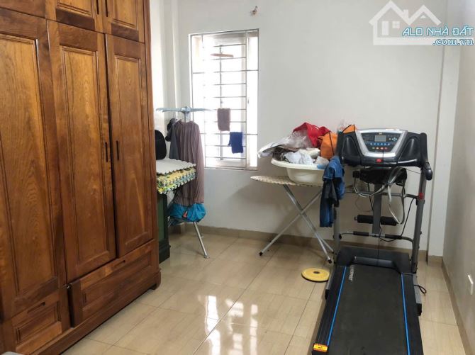 Cho thuê nhà ở ngõ 2 Cầu Bươu, Thanh Trì. Hà Nội , DT 35m 4.5 tầng, giá 10tr - 3