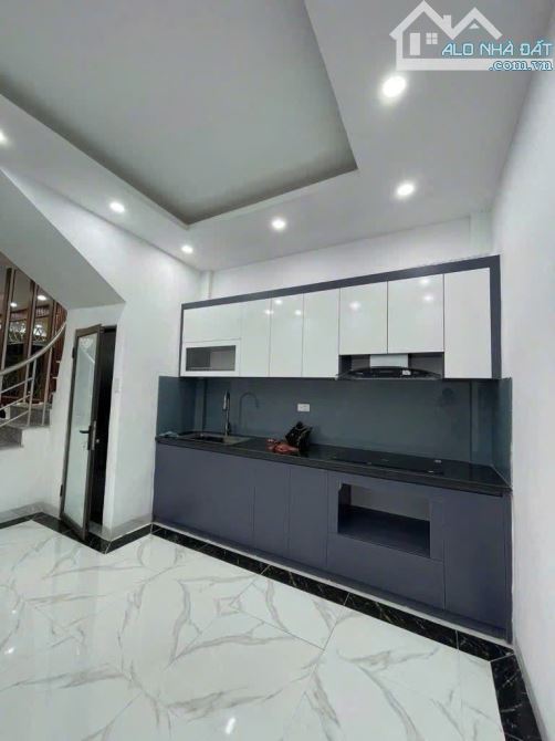 Cho thuê nhà nguyên căn ngõ 46 Định Công Thượng, Hoàng Mai
, DT 35m 4.5 tầng, giá 13tr - 3