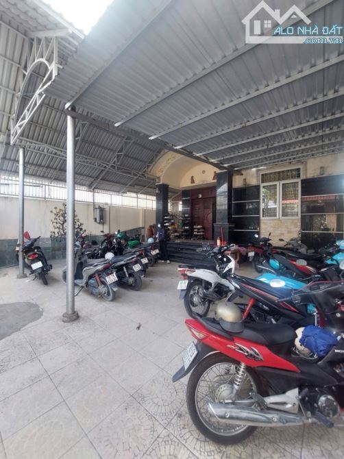 Biệt thự 3 tầng đường Mỹ Hòa 1 Trung Chánh Hóc Môn.Dt 232m2 10m ×23m dòng tiền 22 - 4