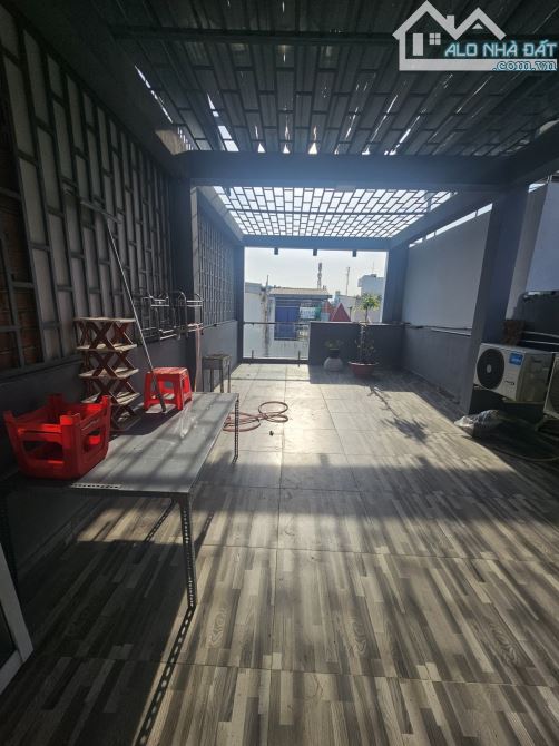 Bán nhà Q5 - khu dân trí - 68m2 - 5 tầng - ở liền - 4