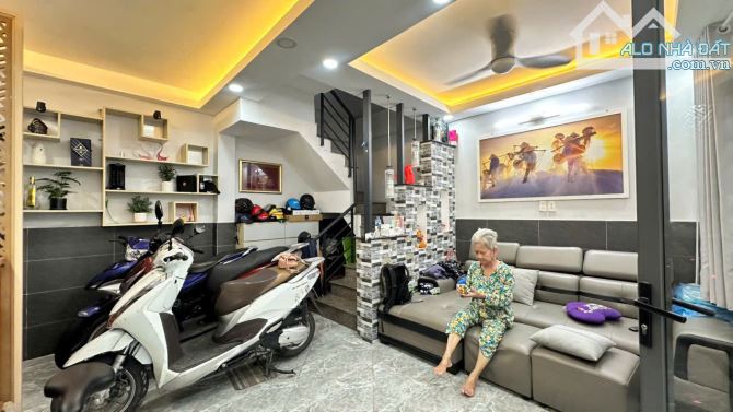 Bán nhà 108 Trần Quang Diệu, Q3 -  30 m2 - 05 tầng – 6.9 tỷ - 4