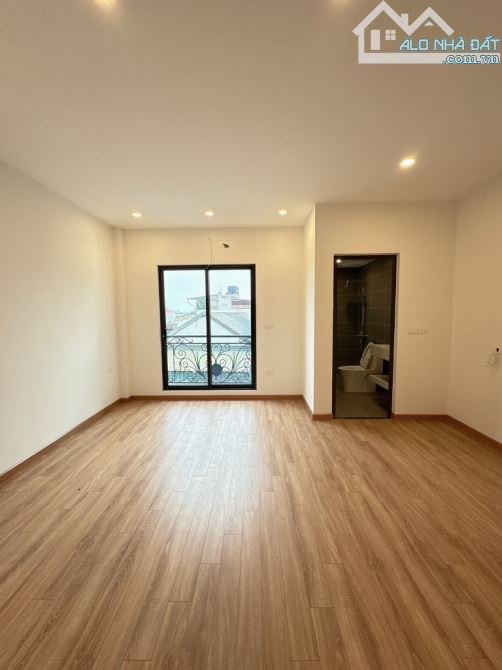NHÀ MỚI TINH 6 TẦNG  - THANG MÁY XỊN - OTO ĐỖ CỔNG - MẶT ĐƯỜNG CHÂN ĐÊ VÀNG THOÁNG MÁT - 4