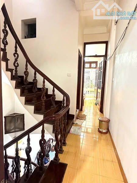 Nguyễn Văn Huyên - gần Công viên Nghĩa đô - ÔTÔ ĐỖ CỬA - 3 THOÁNG - 41m2 x 4 Ngủ - 4