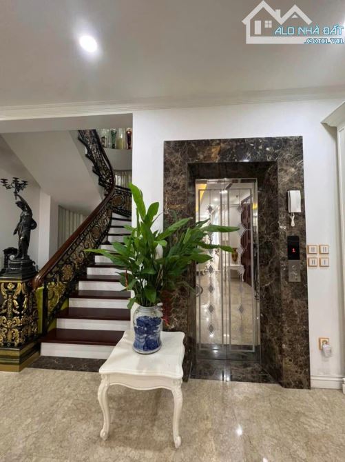 Bán biệt thự Trần Thái Tông, 250m2 x 5 tầng, lô góc - 4