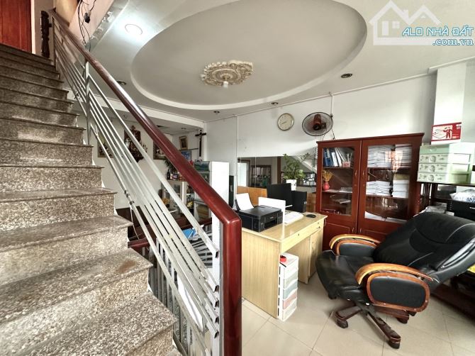Bán nhà Q3 - 5 tầng - xe hơi 7 chỗ - 65m2 - kinh doanh - 4