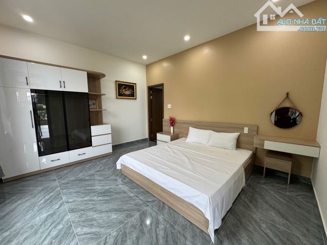 VILLA SÂN VƯỜN MỚI XÂY _ KHU VILLA SANG TRỌNG _ GẦN HỒ XUÂN HƯƠNG - 4
