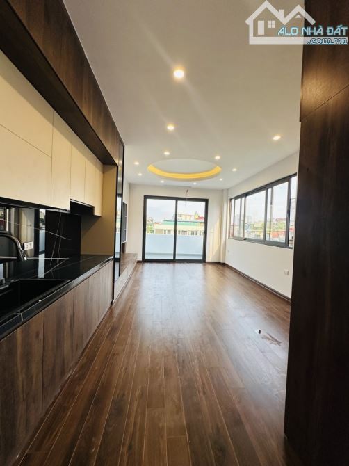Ngọc Hồi: 55m² x 7 tầng,thang máy Vỉa hè rộng, ô tô tải tránh nhau, BX Nước Ngầm 1km, Giá - 4