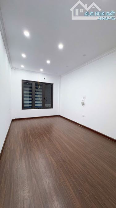 BÁN NHÀ Ngõ 444 Đội Cấn, Ba Đình, Thang Máy DT 33m, 6 Tầng, MT 3.1m 🧧Gia 10.5 tỷ - 4