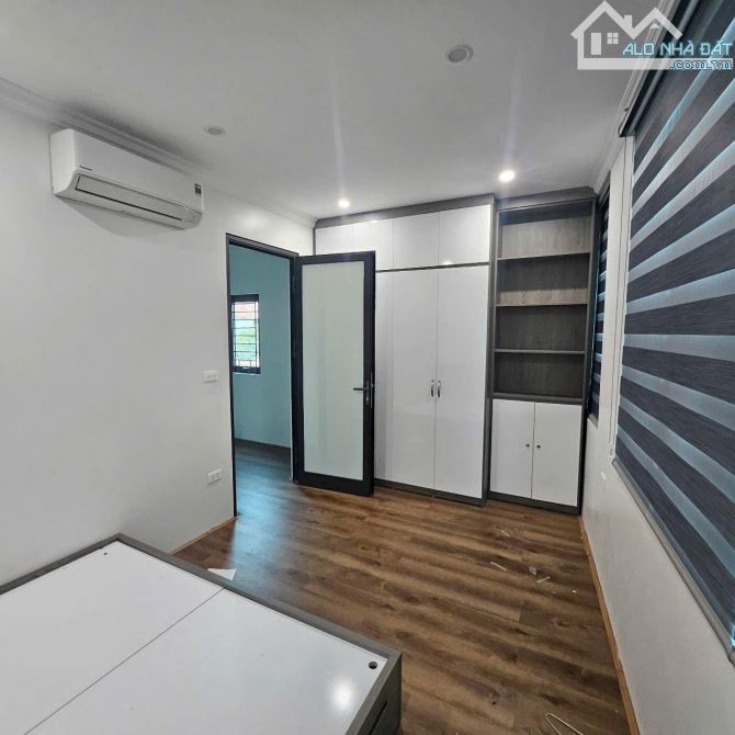 Ô tô tránh nhau cách 10 m- nhà đẹp - mới - nội thất xịn- ô tô vf3 đổ cửa nhà - 4