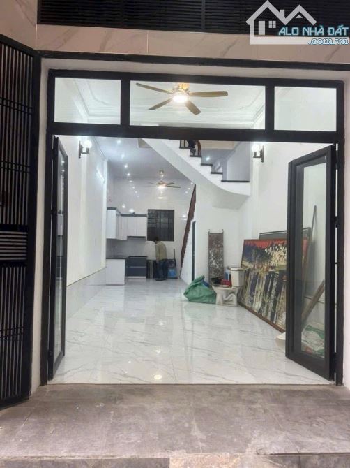 BÁN NHÀ Mặt ngõ Hồ Tùng Mậu, Nam Từ Liêm,Ô tô đỗ DT 43m, 4 Tầng, MT 4m 🧧Gia 16 Tỷ - 4