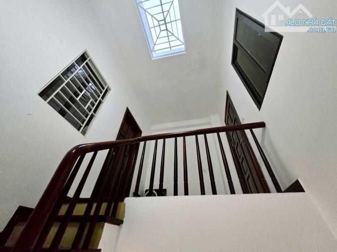 NHÀ ĐẸP TT ĐƯỜNG CẦU GIẤY 50M2 5T - NHÀ DÂN XÂY - NGÕ THÔNG - GẦN PHỐ - TẶNG FULL NỘI THẤT - 4