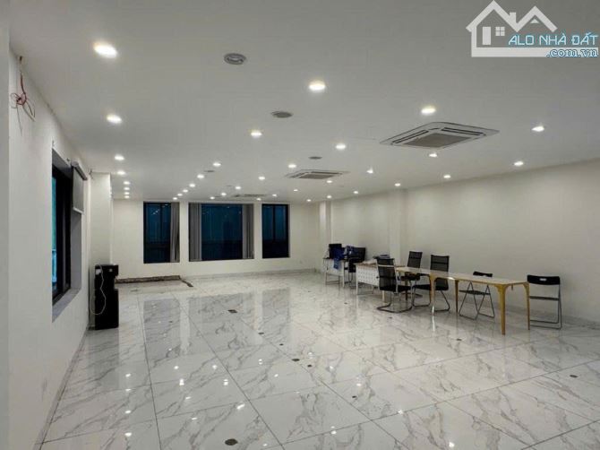MẶT PHỐ TRẦN VỸ - DT 120M2 x 10T - MT 8M - 90 TỶ - MẶT PHỐ - VỈA HÈ RỘNG - VIP CỦA VIP - 4