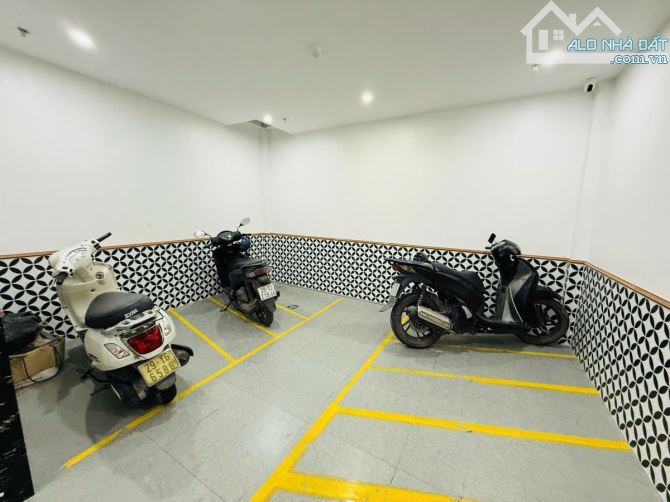BÁN NHÀ PHỐ ĐỒNG ME - TỪ LIÊM - THANG MÁY -  FUL NỘI THẤT - 45M X 8 TẦNG - MT 4.5M - 4
