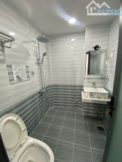 Siêu hiếm! Bán Nhà Đẹp 5 Tầng Full NT Nguyễn Thượng Hiền - DT 4x11m - 4 Phòng Ngủ Mới Keng - 4