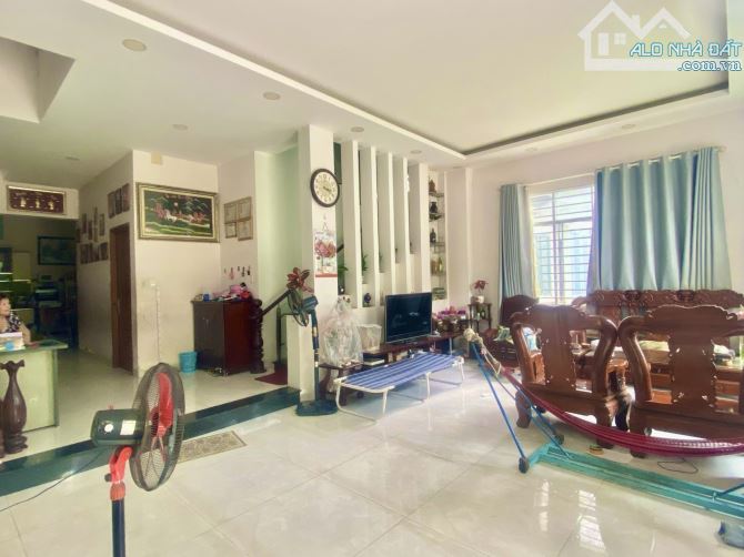BÁN BIỆT THỰ SÂN VƯỜN – NGUYỄN VĂN QUỲ - Quận 7 – 322m2, 2 Tầng, 20 tỷ - 4