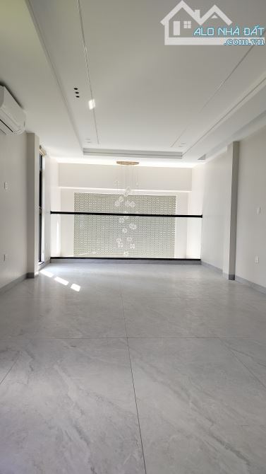 Bán nhà phân lô, vỉa hè Giang Biên: 53m2, Mt 4m, 7 tầng, thang máy, full nội thất - 4