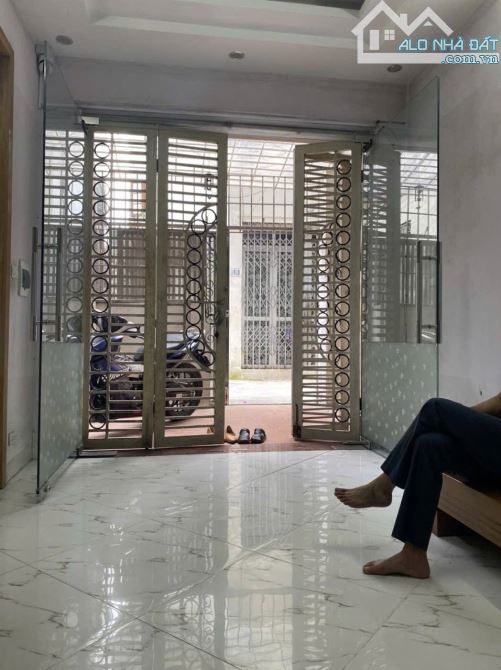 Cho thuê nhà Lĩnh Nam, 4 tầng x 45m2, 5 ngủ, 3 vệ sinh, 11 Triệu - 4
