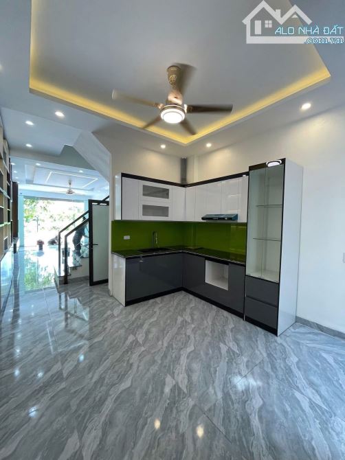 Nhà phố Hoàng Quốc Việt ngõ ô tô thông mặt tiền 8m - 4
