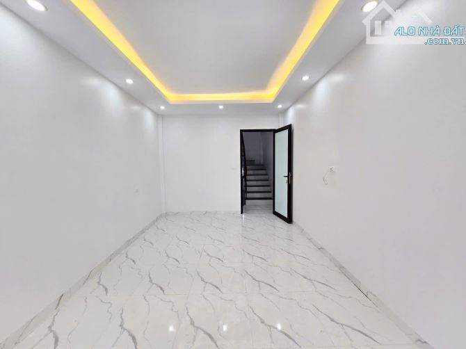 BÁN NHÀ PHỐ NGUYÊN XÁ - 30M,5 TẦNG, 3.5M MẶT TIỀN - 6 TỶ - XÂY MỚI HIỆN ĐẠI - VF3 ĐỖ CỬA - 4