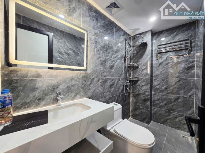 Bán nhà ngõ 285 Đội Cấn  quận Ba Đình - Sổ đỏ 32m2 - nhà 5 tầng - giá chào 8,5 Tỷ - 4