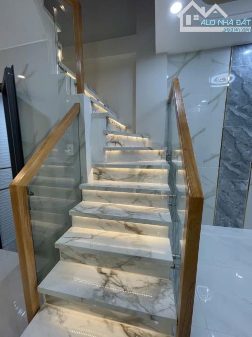 BÁN NHÀ TÂN BÌNH HXH NI SƯ HUỲNH LIÊN 3 TẦNG MỚI Ở NGAY 4.5 TỶ - 4