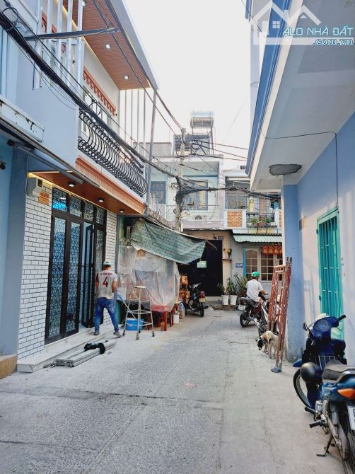 Nhà đẹp bình trị đông chiến lược hẻm xe hơi chỉ nhỉnh 2đ - 4