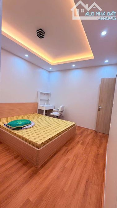 BÁN NHÀ TẬP THỂ NGÕ 120 HOÀNG QUỐC VIỆC, 70M2, TẦNG1, NGÕ Ô TÔ, GIÁ 5.1 TỶ. LH ANH KIỆT - 4