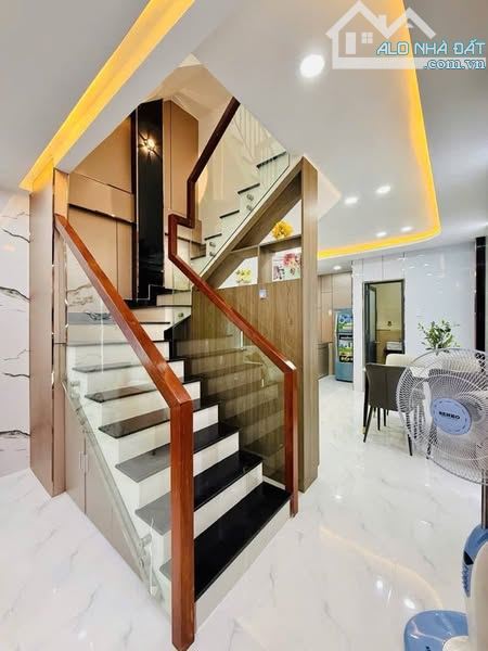 🌸 SIÊU PHẨM GÒ VẤP – GẦN CV LÀNG HOA – HẺM XE HƠI – 4 TẦNG - 42M2 - GIÁ CHỈ 5,98 TỶ 🌸 - 4