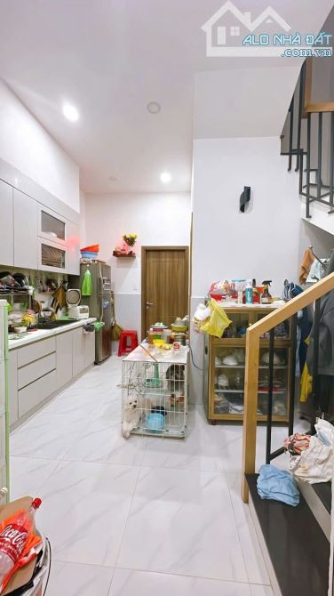 BÁN NHÀ ĐẸP Q4 CHDV 4 TẤM 6PN DT 4*15 NỞ HẬU 6M GIÁ 7TỈ4 HẺM THÔNG GẦN ĐH LUẬT GIÁP Q1 - 4